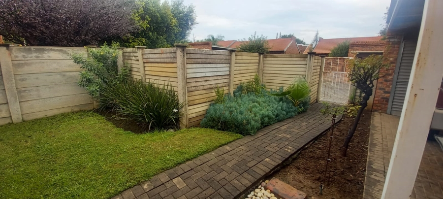 2 Bedroom Property for Sale in Langenhovenpark Free State